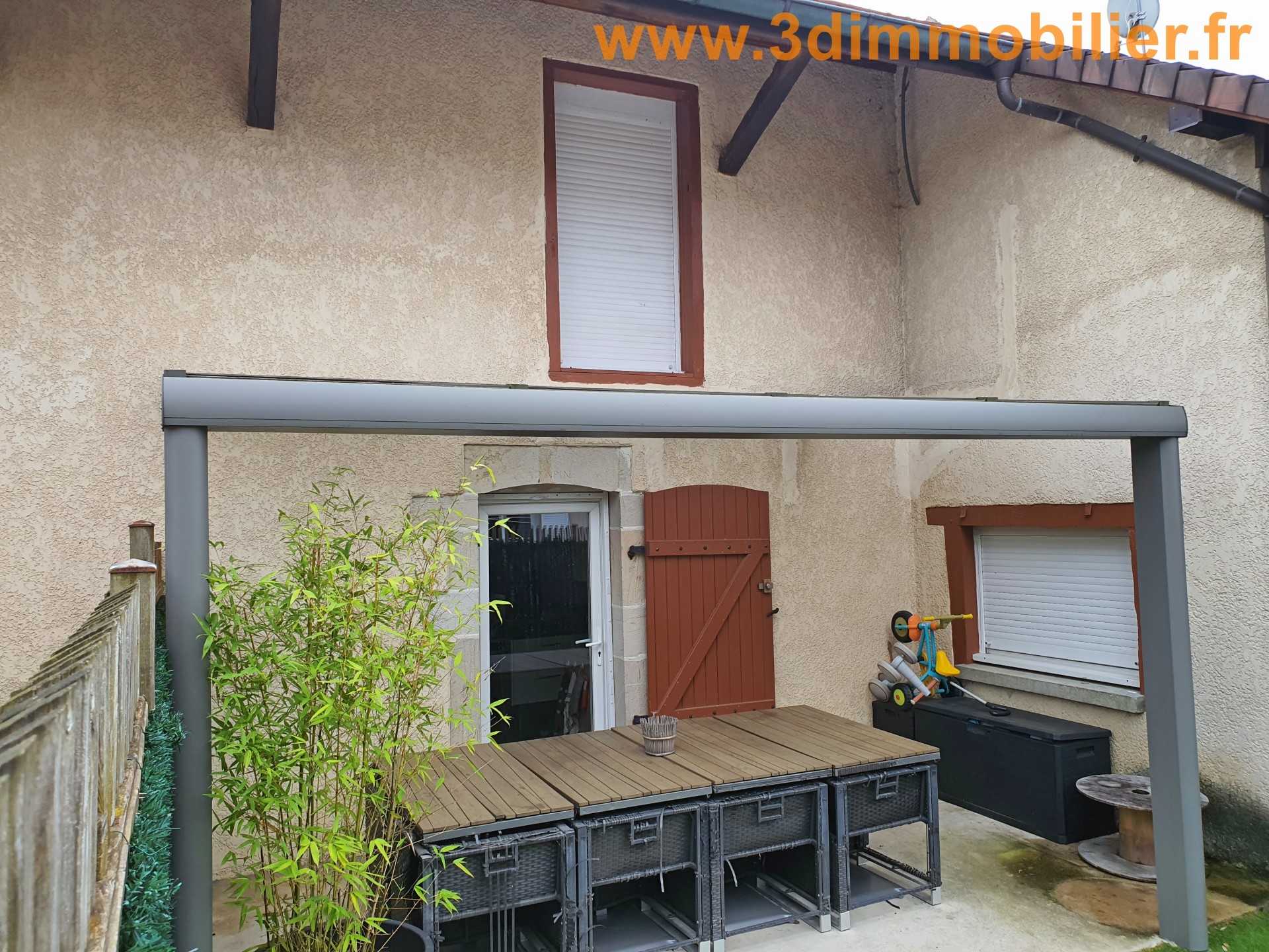 TERRASSE AVEC PERGOLA