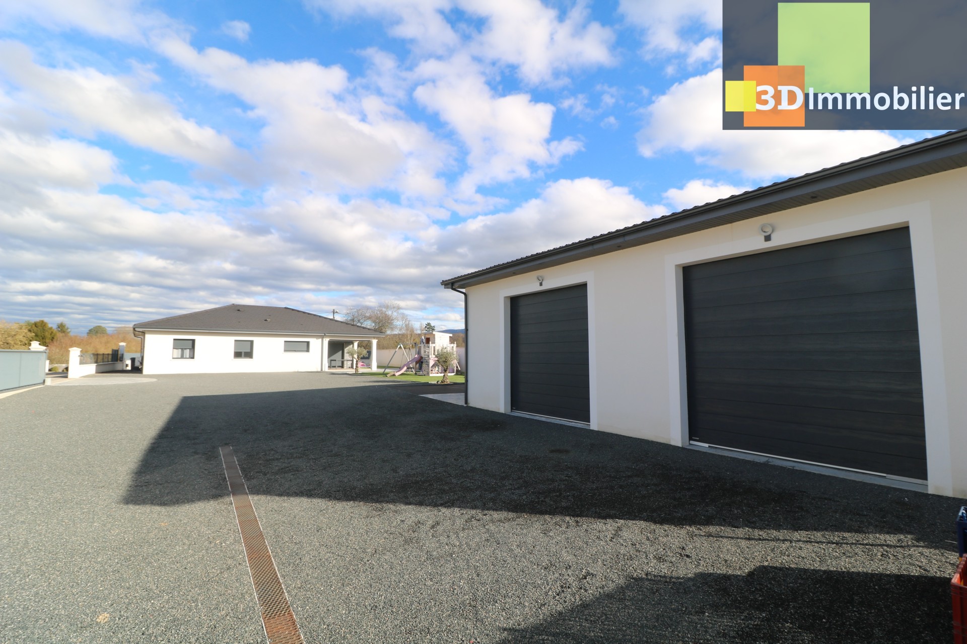 ATELIER/GARAGE